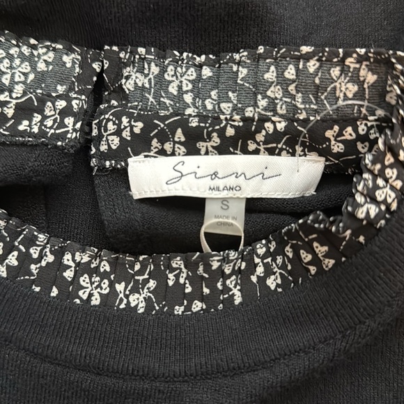 Sioni Milano Black Floral Sleeve Blouse Size Small NWT - Picture 8 of 9